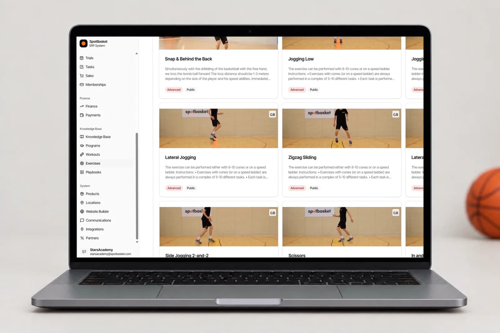 Ficha de un ejercicio de baloncesto en SpotBasket OS con vídeo, diagrama, rango de edad y material