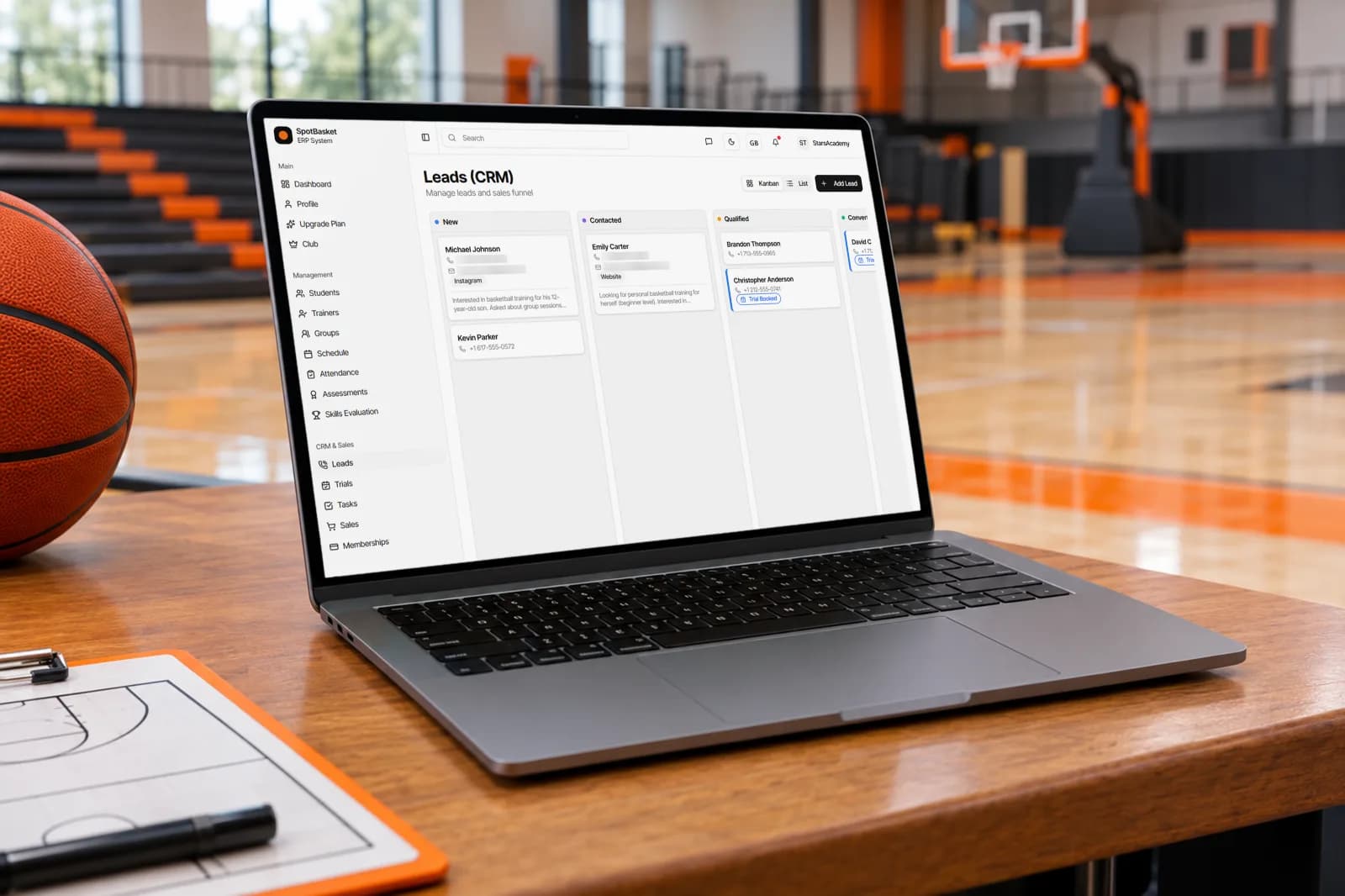 Tablero kanban de solicitudes de una escuela de baloncesto en el CRM para academias deportivas de SpotBasket