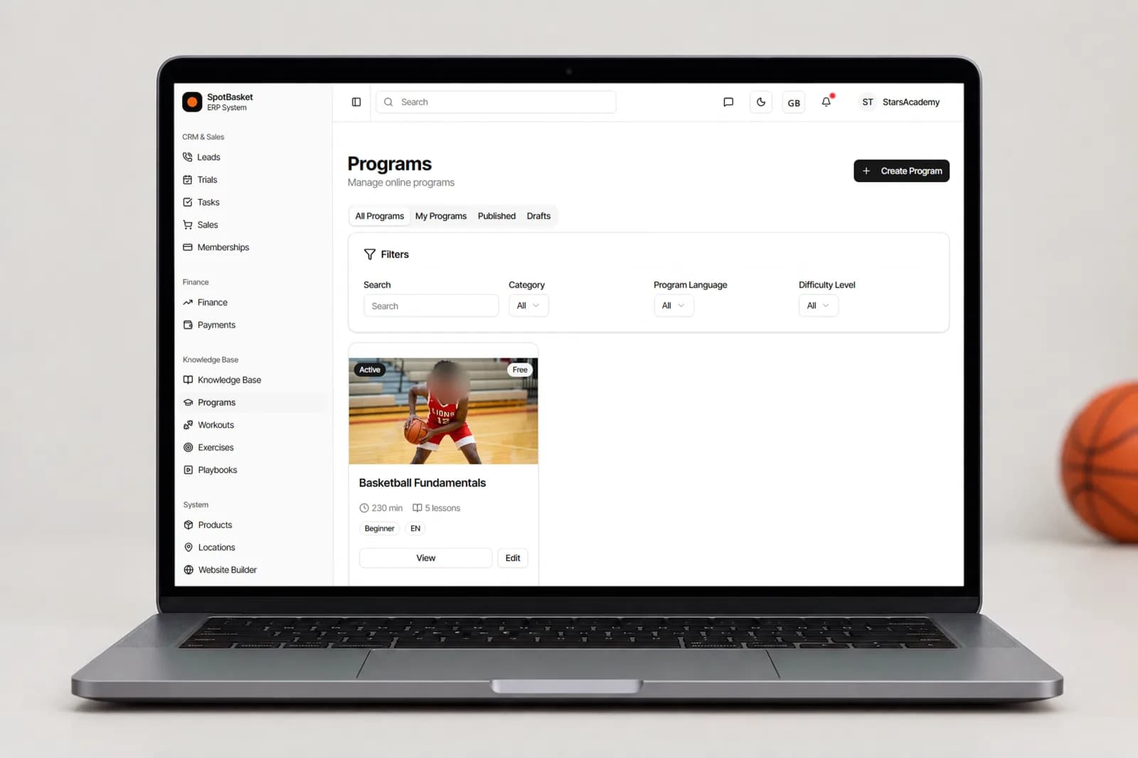 Creando un plan de entrenamiento de baloncesto de cantera con series, repeticiones y descanso en SpotBasket OS