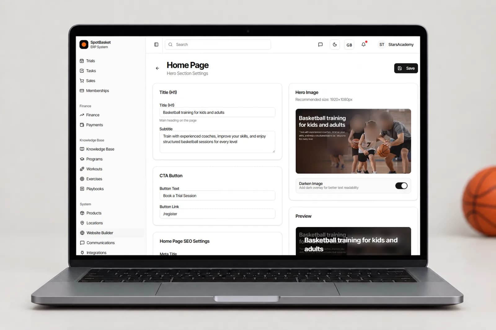 Página web de una escuela de baloncesto con entrenadores, horarios y cuotas creada en SpotBasket OS